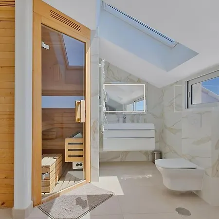Penthouse With Ocean & City View *