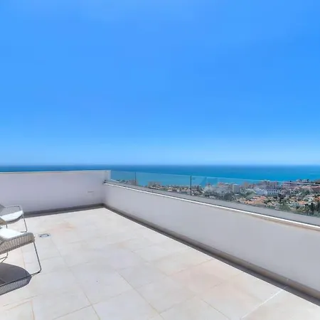 Penthouse With Ocean & City View Apartment