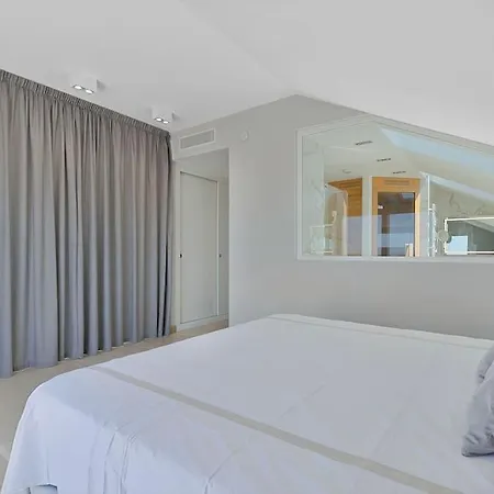 Penthouse With Ocean & City View Apartment